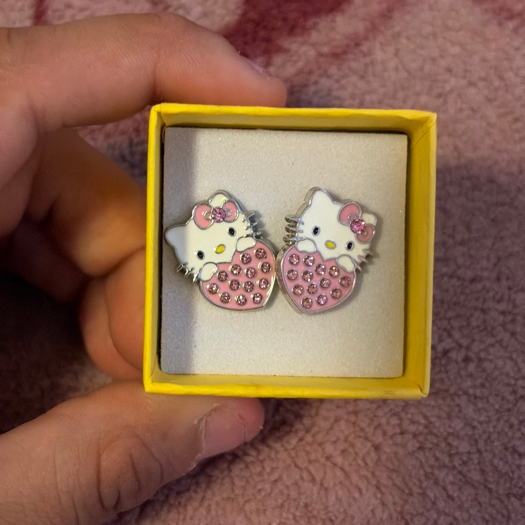 Hello kitty earing